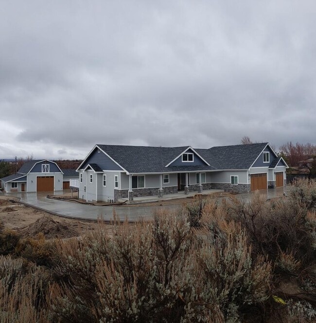 3431 E Lowe Ave in Fresno, CA - Building Photo - Building Photo