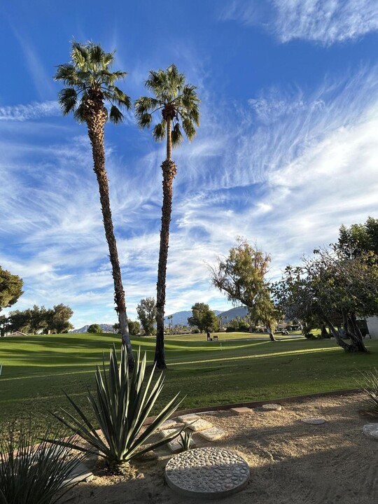 35064 Mission Hills Dr in Rancho Mirage, CA - Foto de edificio