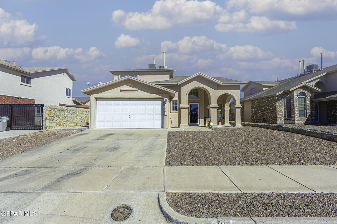 12741 Tierra Alexis Dr in El Paso, TX - Building Photo