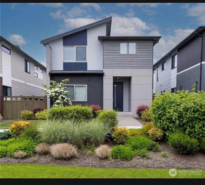 33488 Golden Lakes Ln in Black Diamond, WA - Building Photo