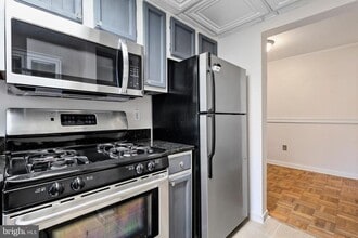 3825 Davis Pl NW in Washington, DC - Building Photo - Building Photo