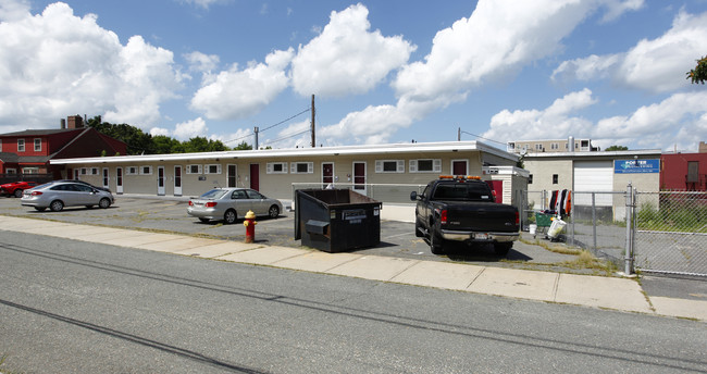 4 Mill St in Peabody, MA - Foto de edificio - Building Photo