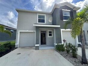 8813 Milestone Dr in Sarasota, FL - Building Photo - Building Photo