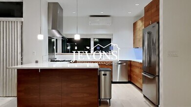 1137 NW 56th St in Seattle, WA - Building Photo - Building Photo