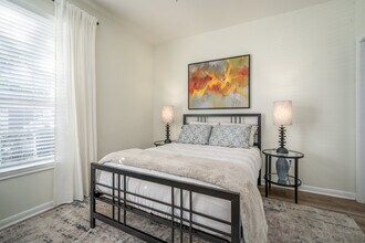 Centre at Columbia Court in Houston, TX - Building Photo - Interior Photo