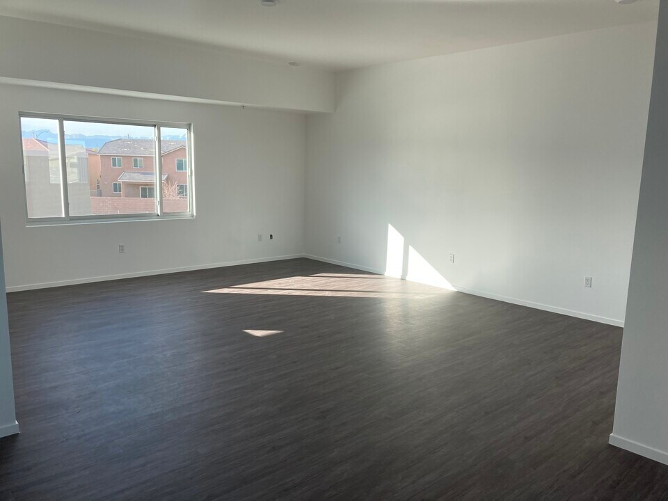 9625 Gilespie St, Unit A in Las Vegas, NV - Building Photo