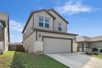 328 Thornless Cir in Buda, TX - Foto de edificio - Building Photo