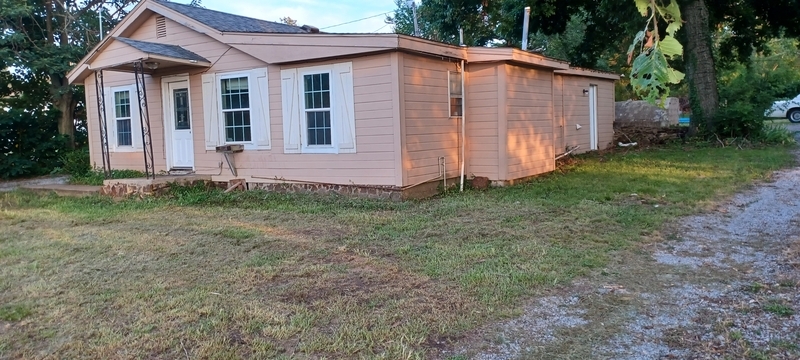 1338 Old Hwy 33 E in Chouteau, OK - Building Photo