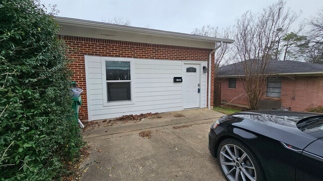 property at 2115 Glenwood Ln