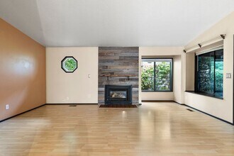 4617 SE 48th Av in Portland, OR - Building Photo - Building Photo