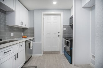 7449 Walker St in Houston, TX - Building Photo - Building Photo