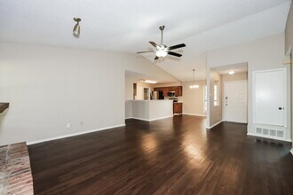 1812 Hunting Green Dr in Fort Worth, TX - Building Photo - Building Photo