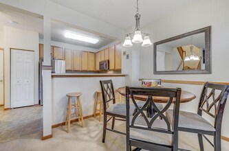 697 Cobblestone Way in Shakopee, MN - Building Photo - Building Photo