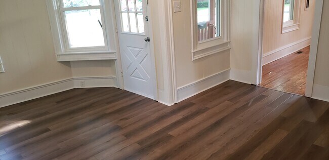 10 Haverling St, Unit Apt 102 in Bath, NY - Foto de edificio - Building Photo