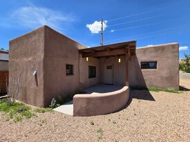 1708 Paseo De Peralta in Santa Fe, NM - Building Photo