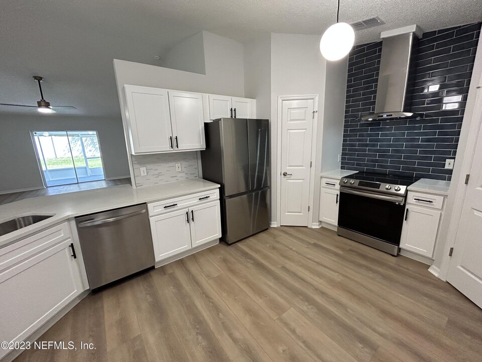 2842 Southampton Dr in Middleburg, FL - Building Photo