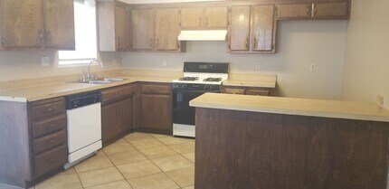 3701 Halford Ct in Bakersfield, CA - Building Photo - Building Photo