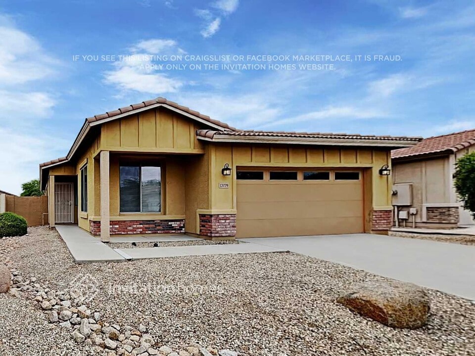 13779 W Maui Ln in Surprise, AZ - Building Photo