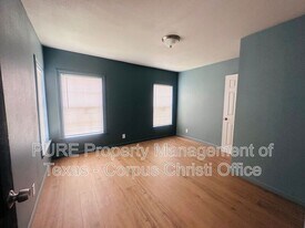 1325 Tyler Ave in Corpus Christi, TX - Building Photo