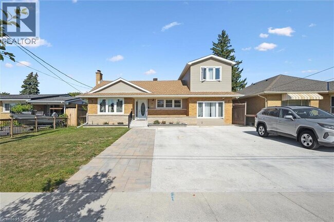 18 Cambridge Ave in Kitchener, ON - Building Photo - Building Photo