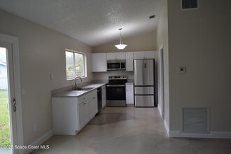 465 Tuloma Ave SW in Palm Bay, FL - Building Photo - Building Photo