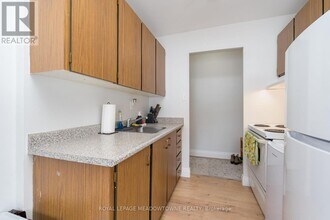 8 Cherry St in Halton Hills, ON - Building Photo - Building Photo
