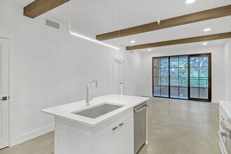 346 Peters St SW in Atlanta, GA - Building Photo - Building Photo