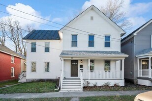 17 Granite St in Saratoga Springs, NY - Building Photo