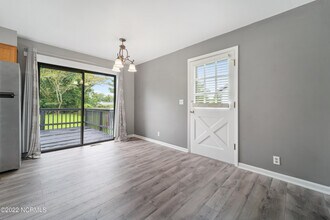 206 Lorraine Ct in Jacksonville, NC - Foto de edificio - Building Photo
