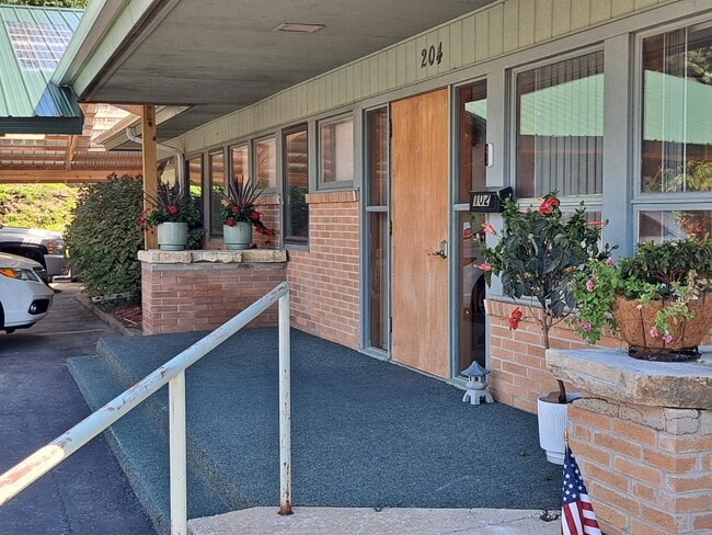 204 Arch St, Unit #101