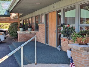 204 Arch St, Unit #202 in Burlington, IA - Building Photo - Building Photo