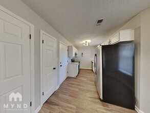 1041 Spanish Trail Ln in Cordova, TN - Foto de edificio - Building Photo