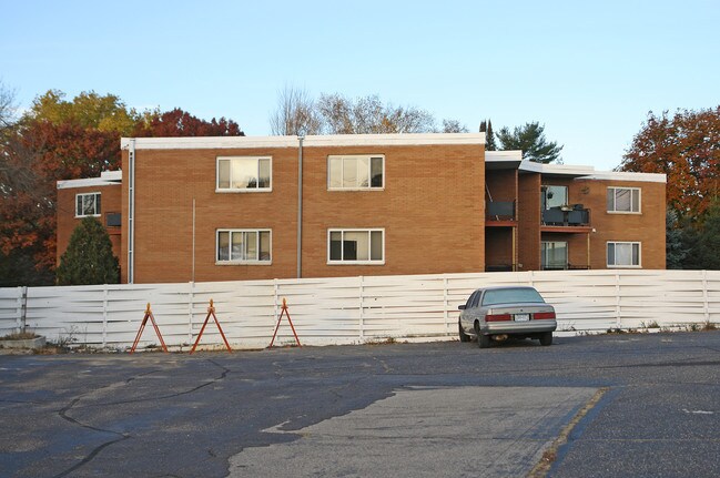 Brookview Manor in Maplewood, MN - Foto de edificio - Building Photo