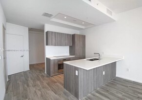 801 S Miami Ave, Unit 4206 in Miami, FL - Building Photo