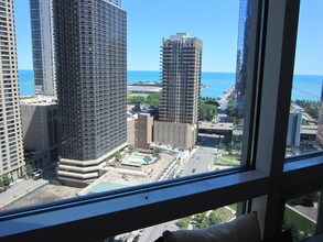 512 N McClurg Ct, Unit 1702 in Chicago, IL - Building Photo - Building Photo