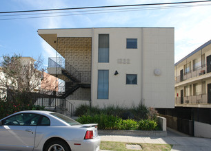 1222 N New Hampshire Ave in Los Angeles, CA - Building Photo - Building Photo