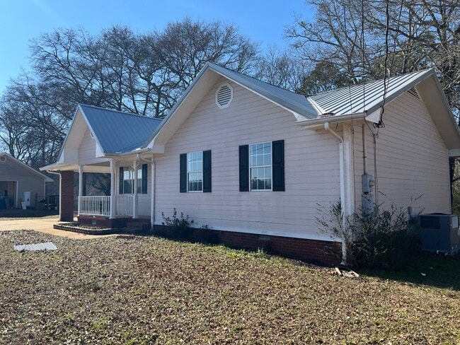 11 Lone Oak Dr in Weaver, AL - Building Photo - Building Photo