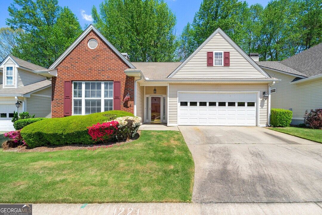 1221 Pinehurst Dr in Peachtree City, GA - Building Photo
