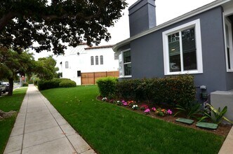 1634 6th St in Coronado, CA - Building Photo - Building Photo