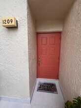 1209 Congressional Way in Deerfield Beach, FL - Building Photo - Building Photo