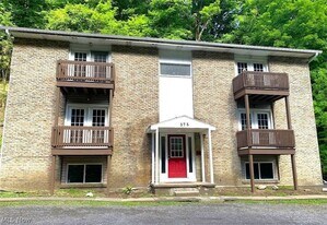 365 N 12th St in Weirton, WV - Building Photo