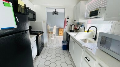 11 Golfs Edge in West Palm Beach, FL - Building Photo - Building Photo