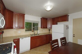 1430 S Eaton Ct in Lakewood, CO - Building Photo - Building Photo