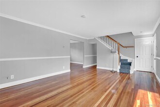 1336 Potter Blvd in Bay Shore, NY - Building Photo - Building Photo