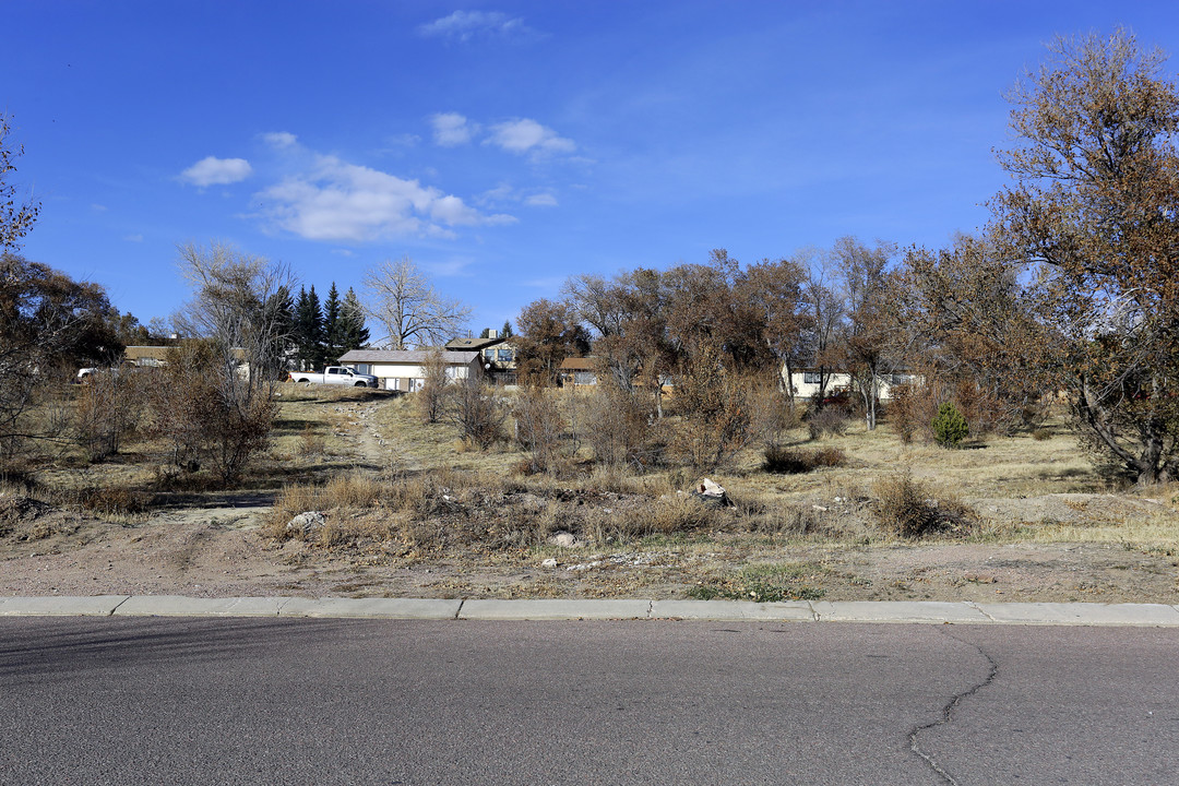 Magnolia Apartment Complex in Colorado Springs, CO - Building Photo