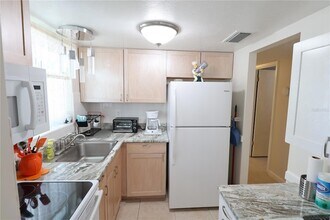 1807 Restful Dr, Unit N4 in Bradenton, FL - Foto de edificio - Building Photo