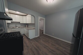 6 Knowles Ave in Saugus, MA - Building Photo - Building Photo