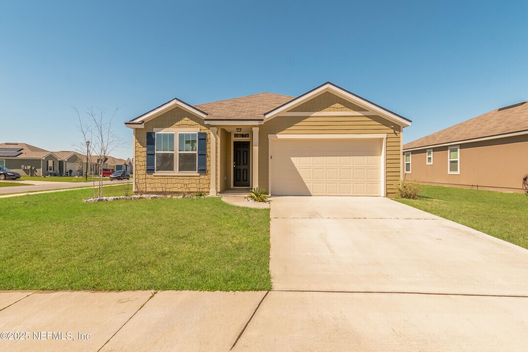 15697 Saddled Charger Dr in Jacksonville, FL - Building Photo