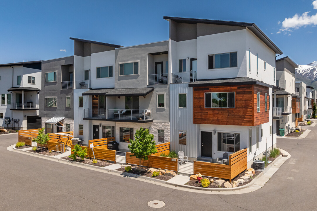 Sun River Townhomes in Layton, UT - Building Photo