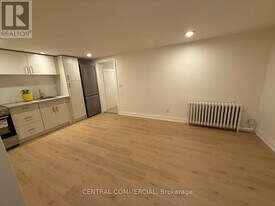 38 Fairfield Rd in Toronto, ON - Building Photo